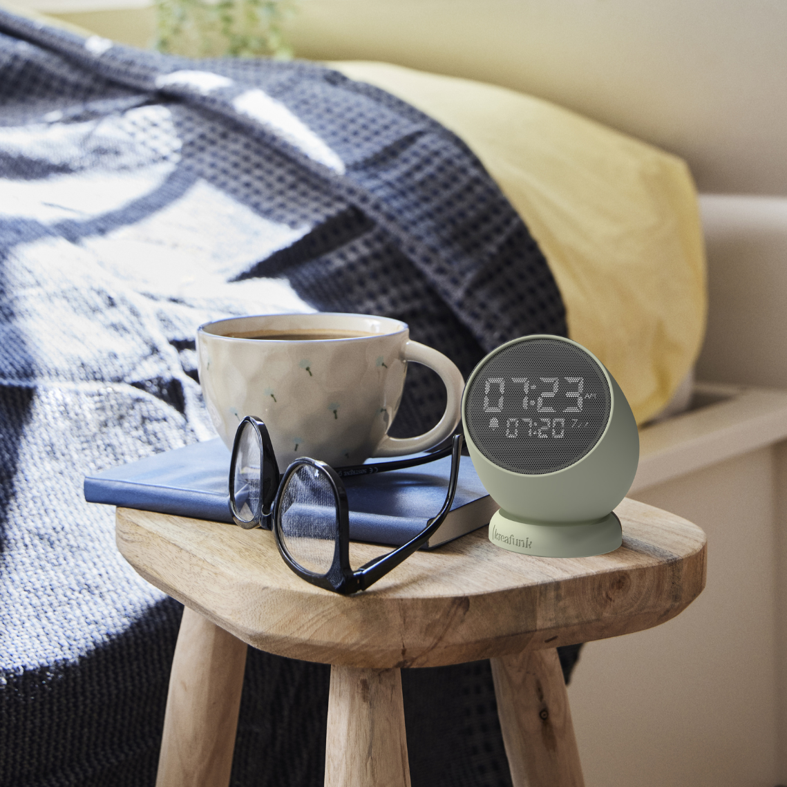 SmartWake - Wireless Alarm Clock with Touchscreen