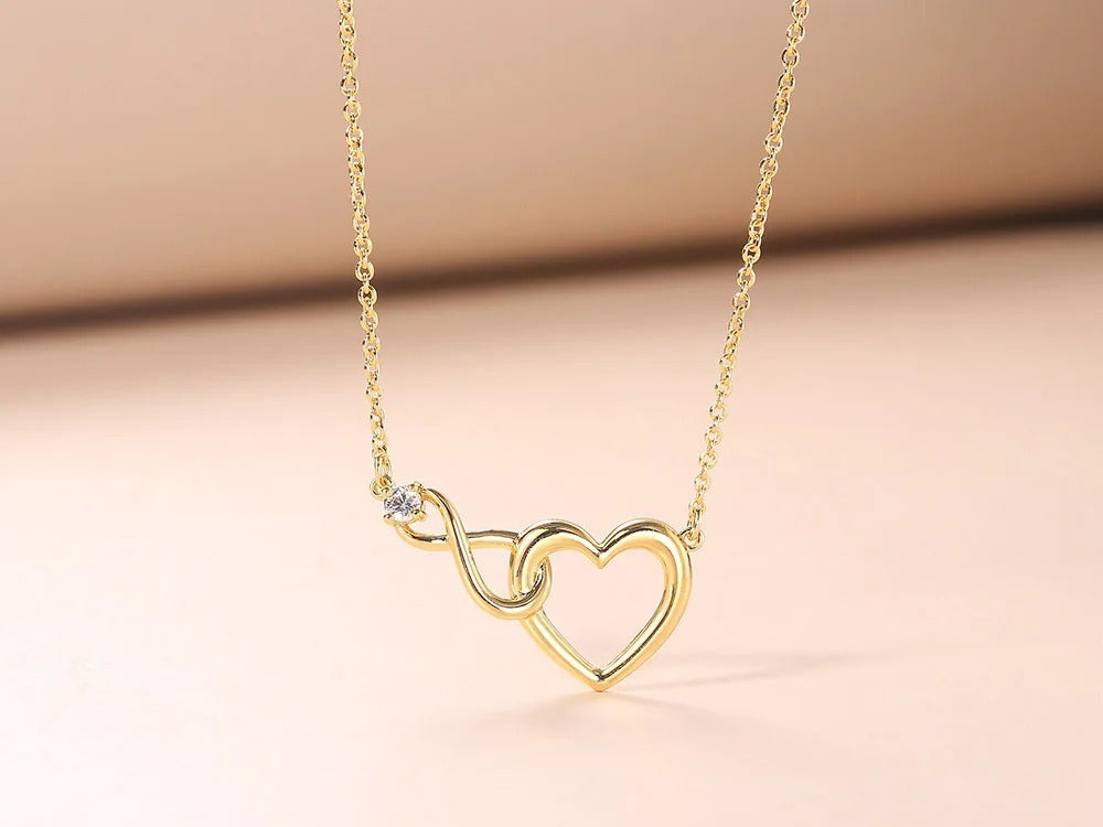 HeartBond Necklace – Intertwined Hearts Pendant