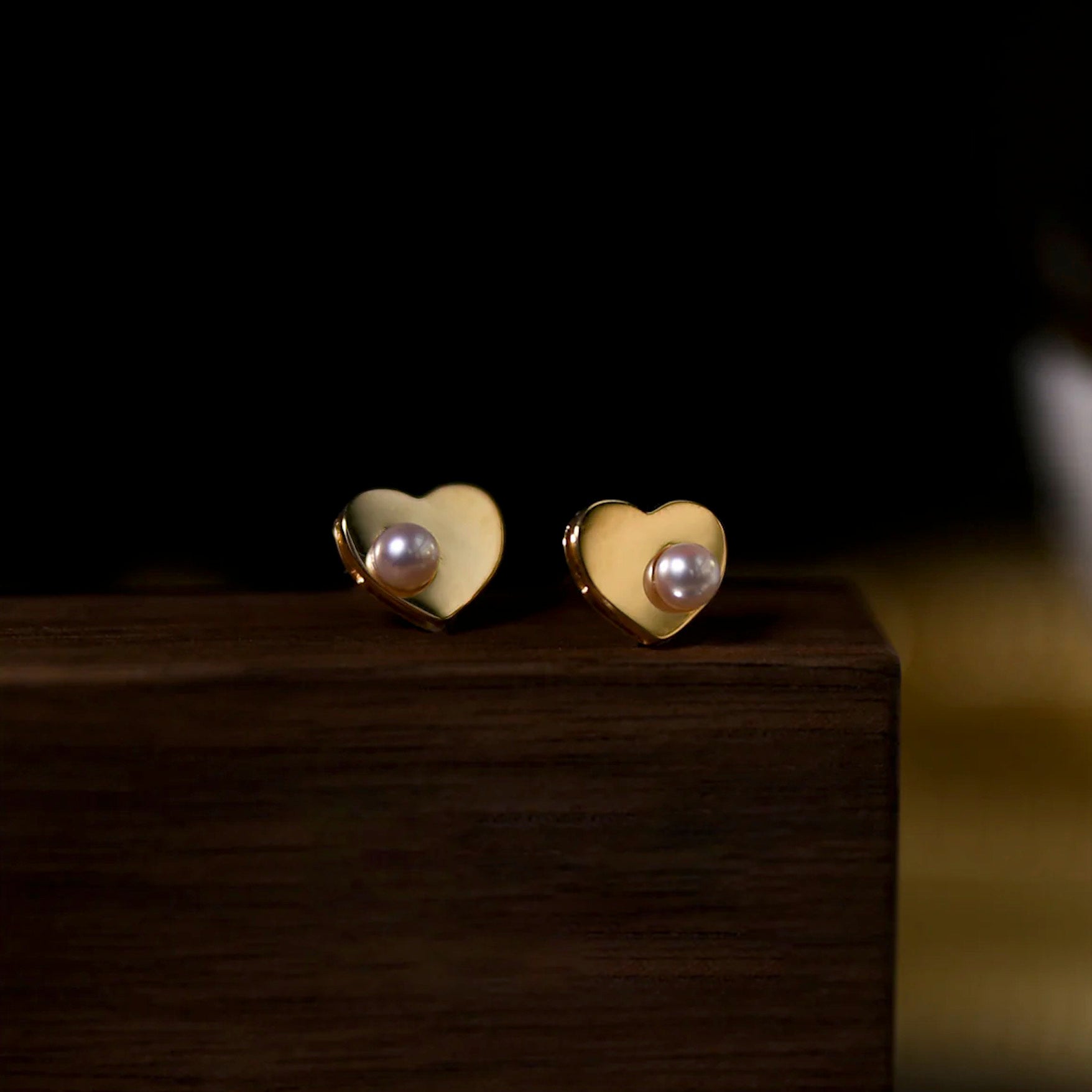 Amelie - Heart Pearl Stud Earrings for Women