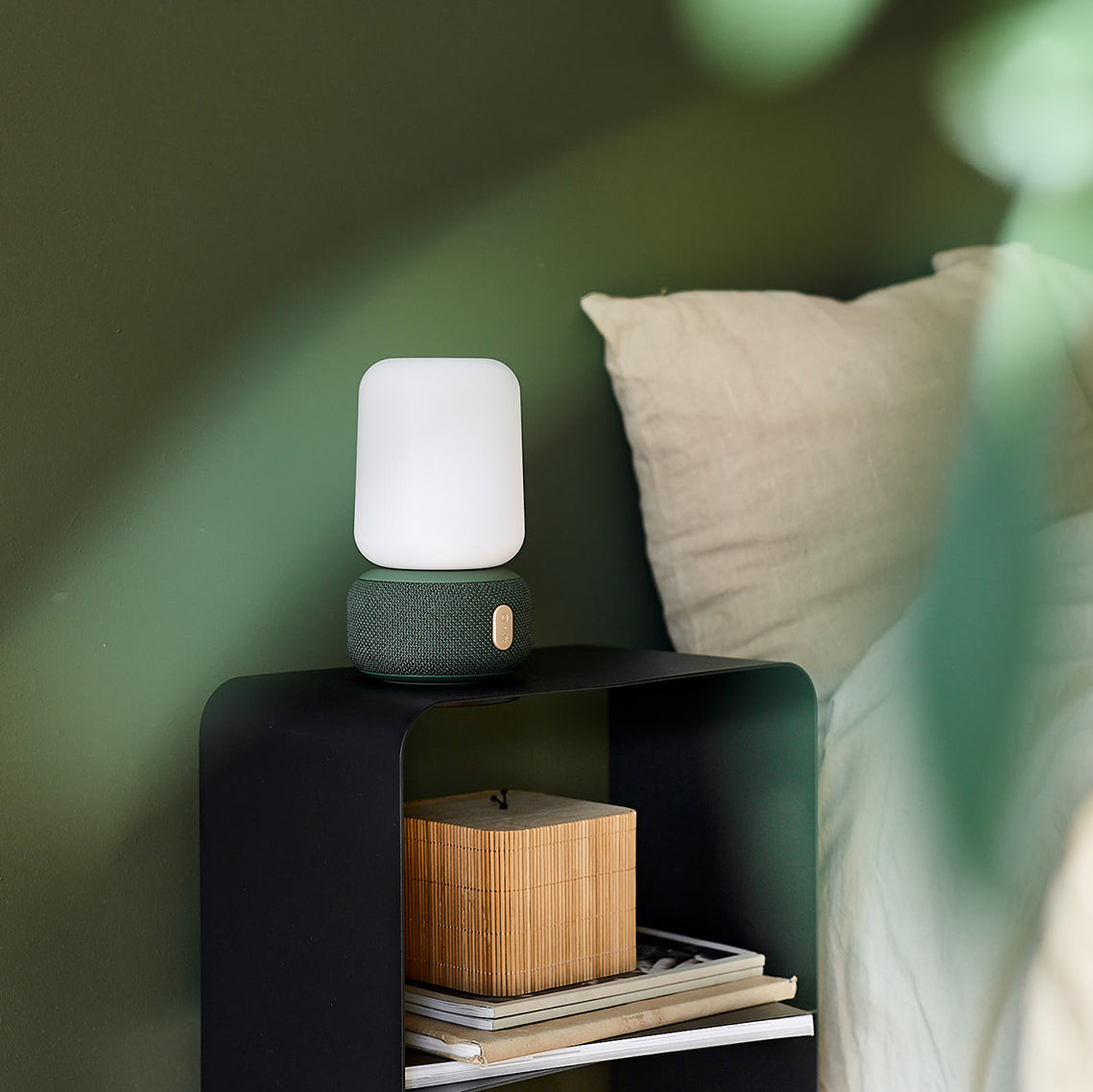 SmartGlow - LED Lamp with 360° Speaker