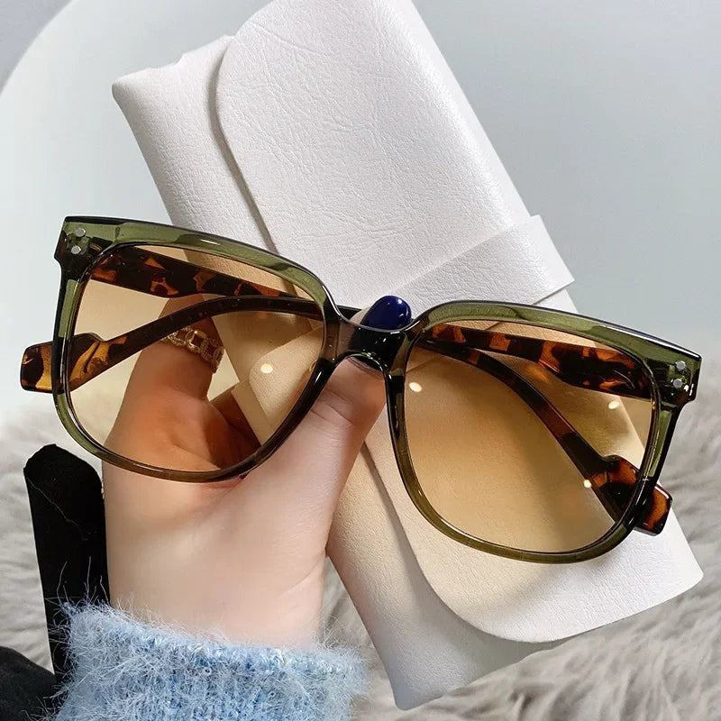 Leah Vintage Sunglasses - Timeless Oval Frames with UV400 Protection