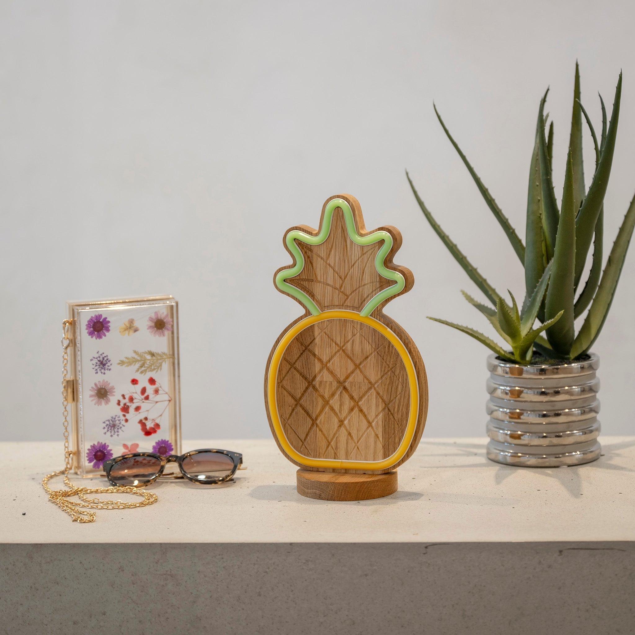 WoodGlow - Tropical Wooden Neon Light