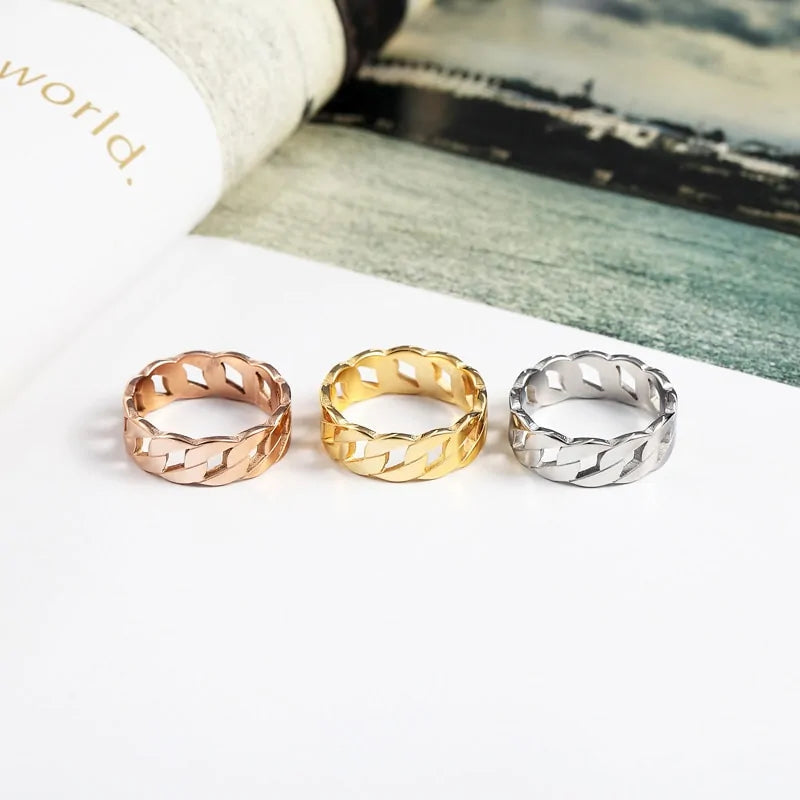 ElaraGlow - Elegant Silver Ring with Sparkling Gemstone