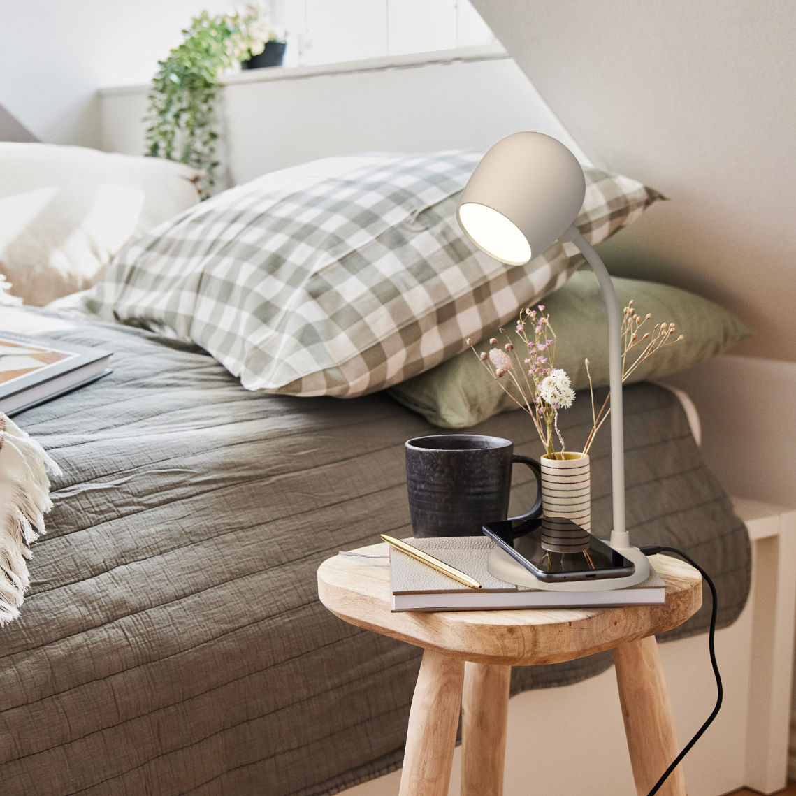 SmartGlow - LED Lamp with Bluetooth & Charging