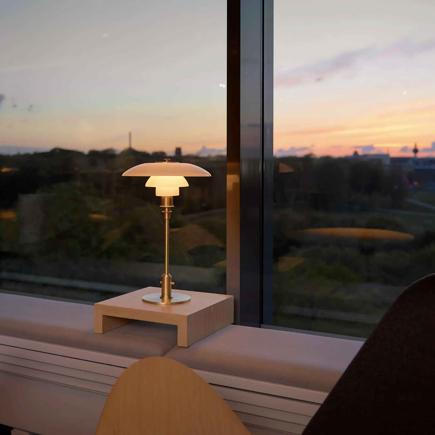 Lumière Serein Metal Table Lamp