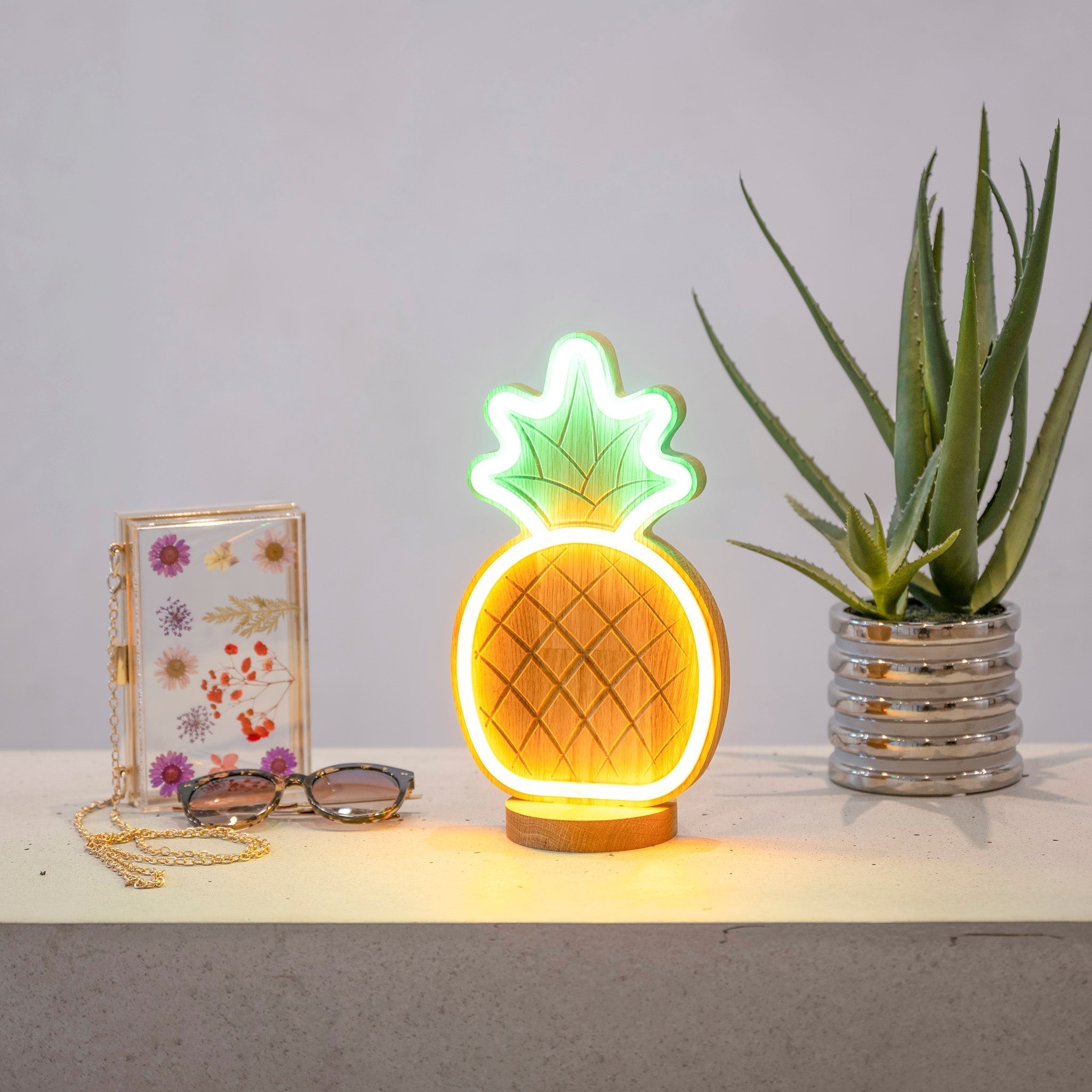 WoodGlow - Tropical Wooden Neon Light