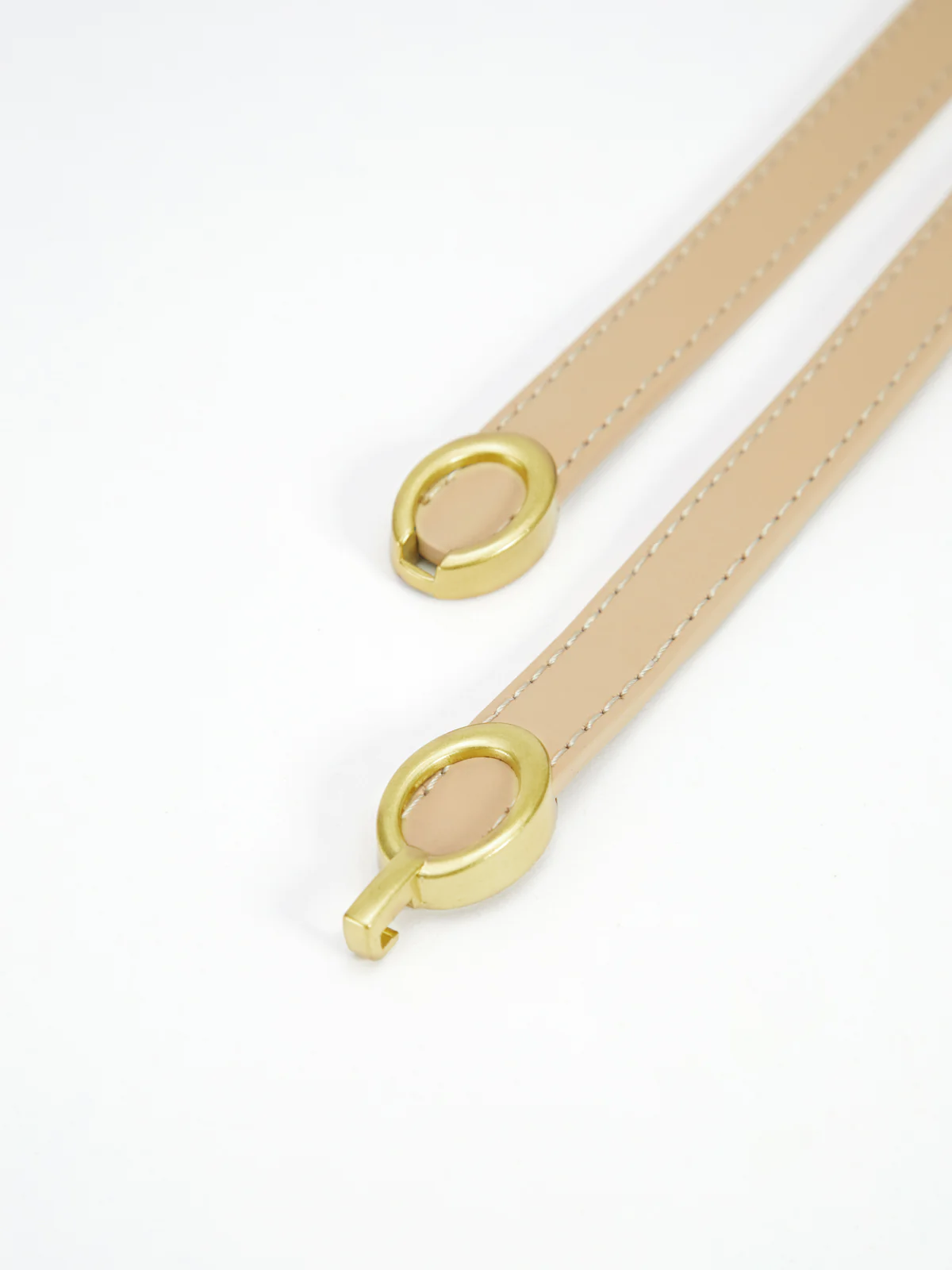 LuxeRing Belt - Elegant Leather Belt with Gold Ring Buckle for Women