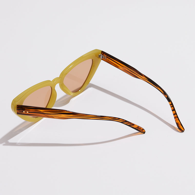 Bold Fashionable Sunglasses - Lightweight UV Protection Shades for Adventurous Style 2