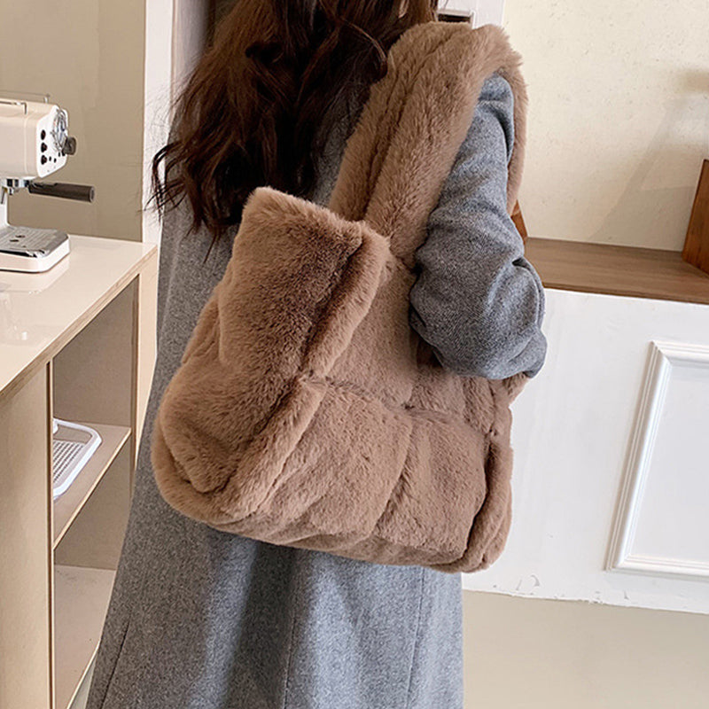 Pipa - Plush Winter Shoulder Bag