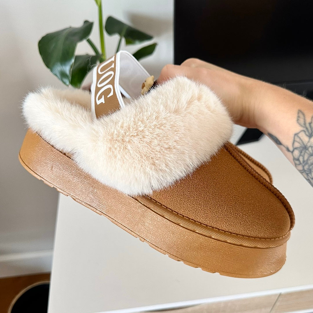 Cozy Plush Fur-Lined Slippers - Comfortable Slip-On Footwear for Autumn and Winter 2