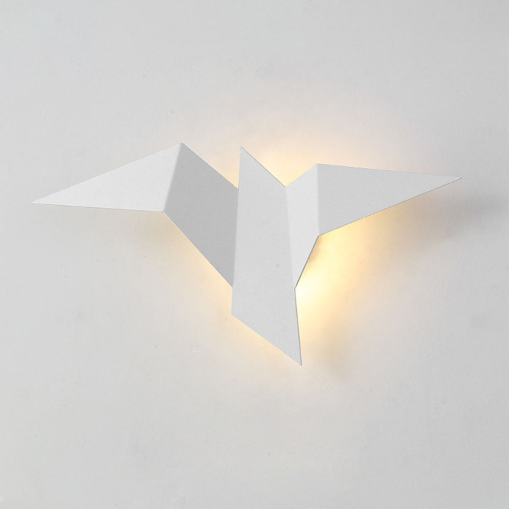 AviLume – Elegant Bird-Inspired Iron Wall Lamp | Modern Artistic Lighting