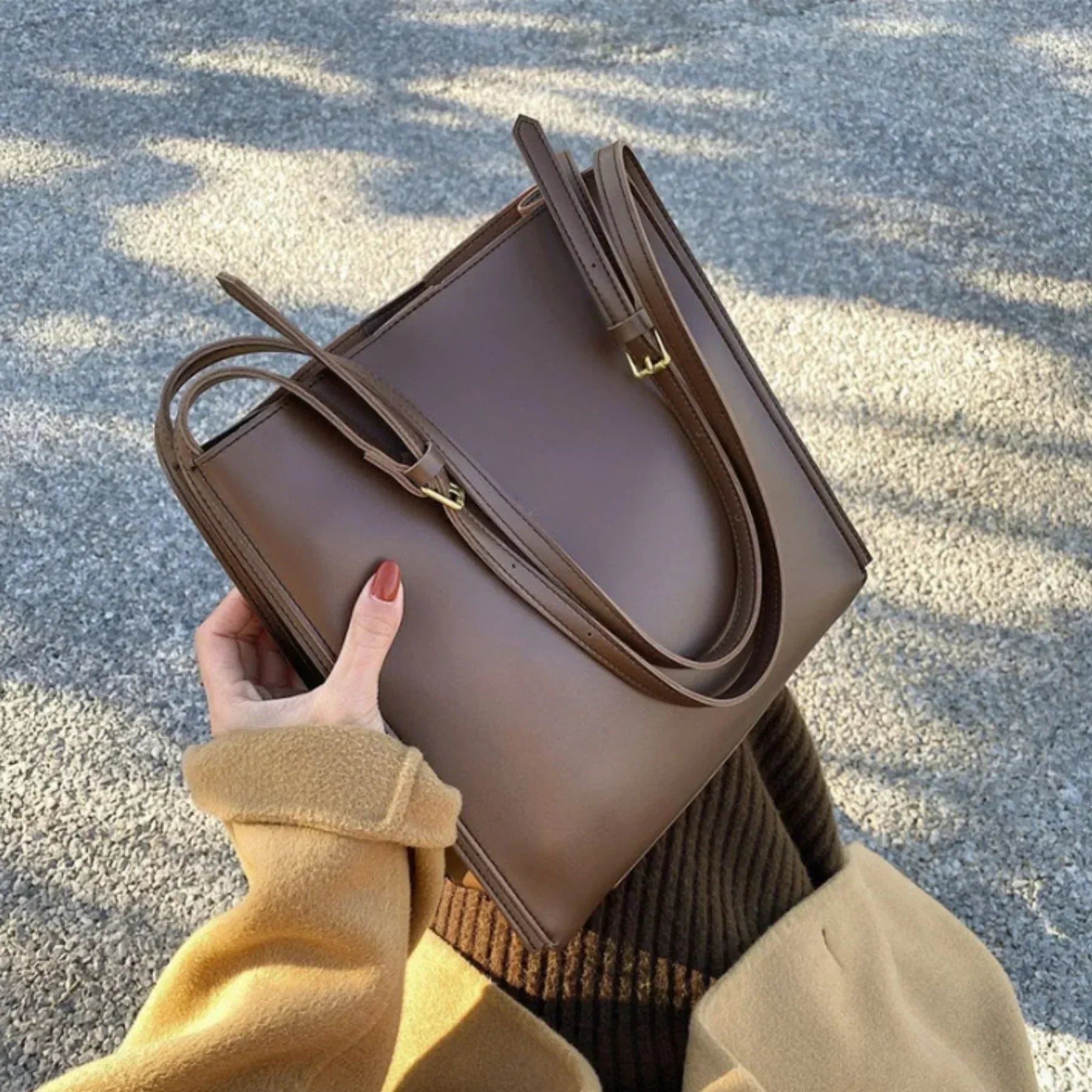 RetroChic Handbag - Vintage Style Fashion Bag