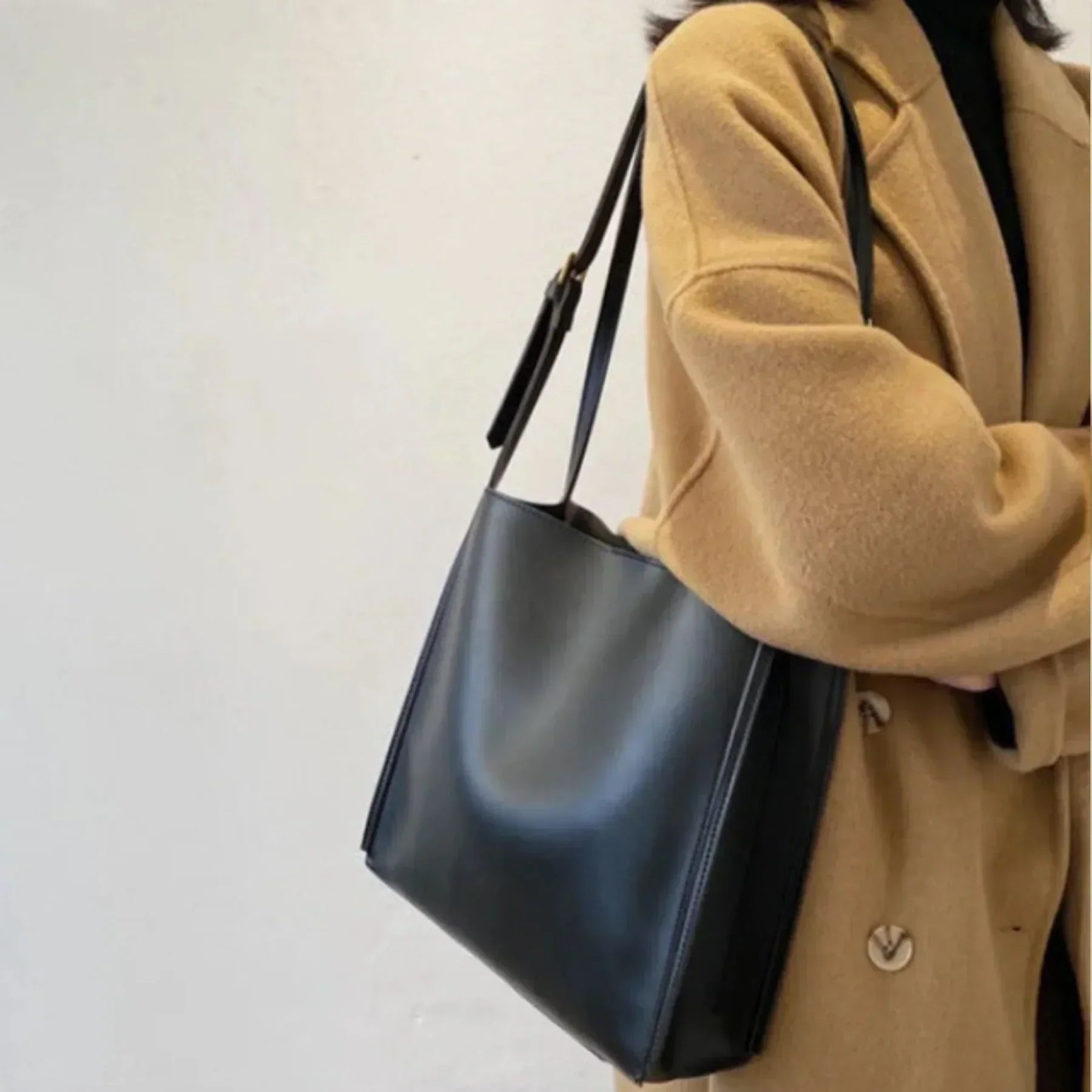 RetroChic Handbag - Vintage Style Fashion Bag