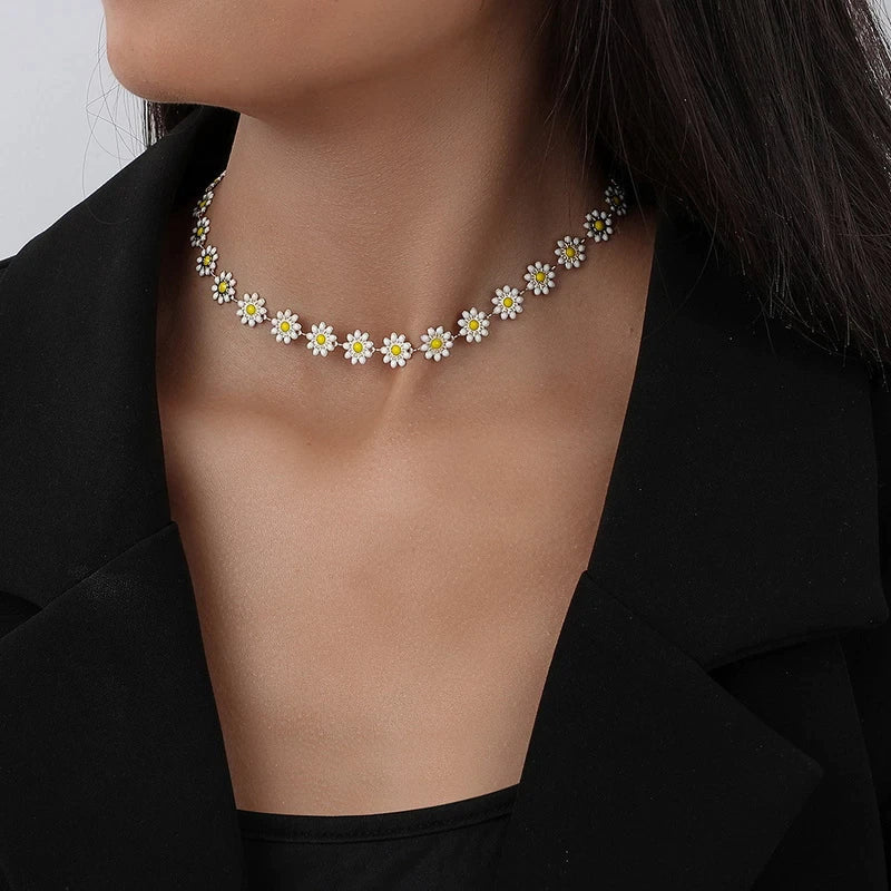 Marisol - Golden Daisy Necklace for Women