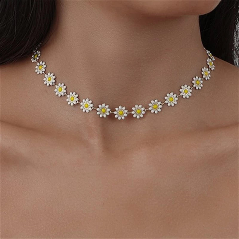 Marisol - Golden Daisy Necklace for Women