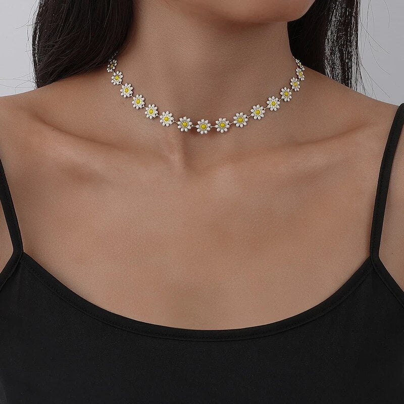 Marisol - Golden Daisy Necklace for Women