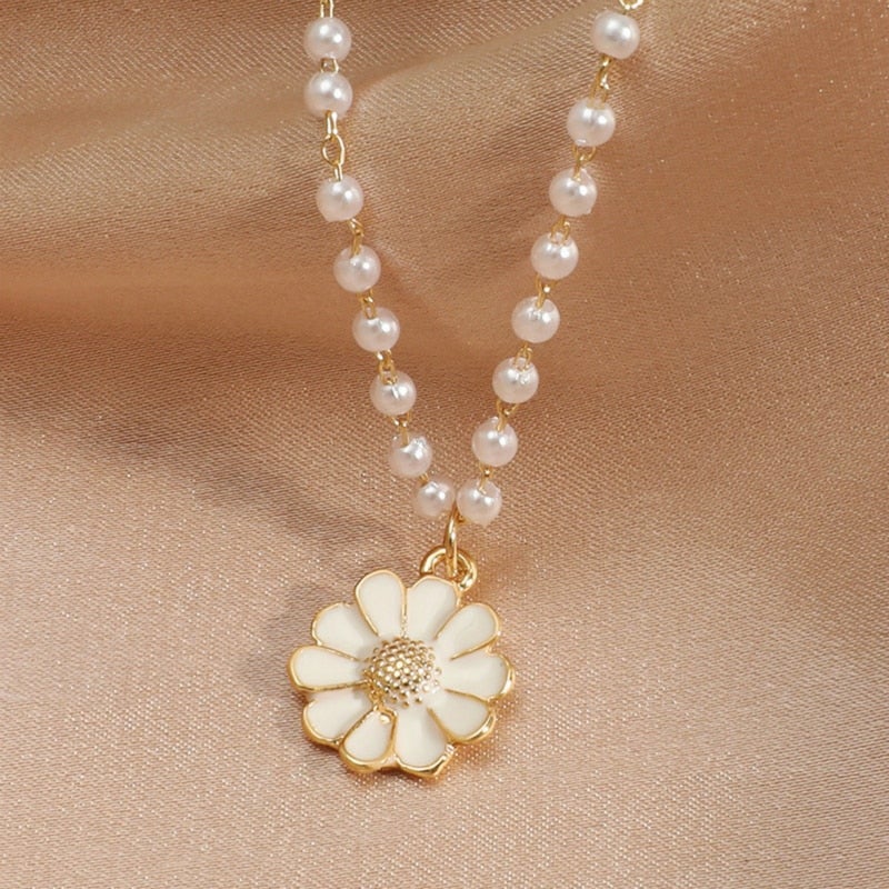 Lara - Elegant Daisy and Pearl Pendant Necklace for Women