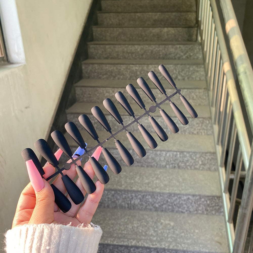 ChicNails Matte Press-On Nails Set (24 pcs)