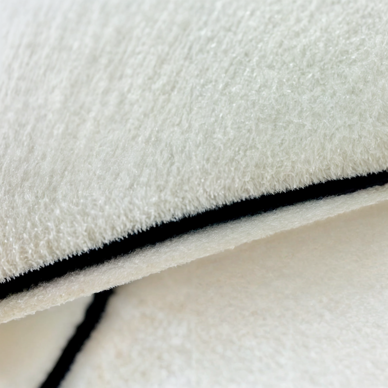 Woolly Waves - Minimalist Round Wool Rug