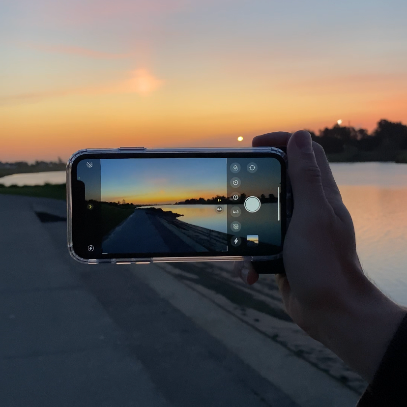 Dimpzy – Multifunctional Powerbank with Selfie Grip