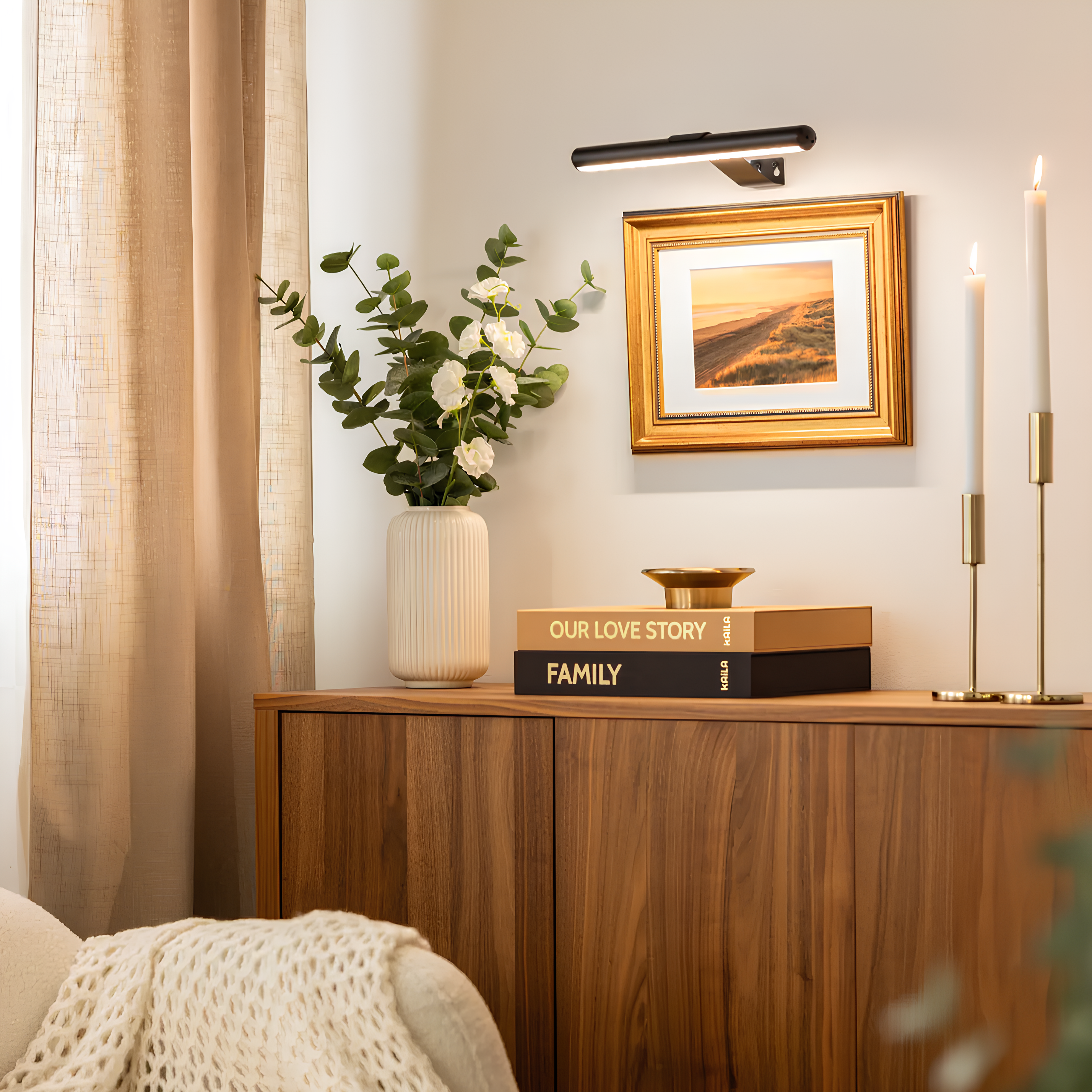 LumeArt | Stylish Adjustable Wireless Wall Lamp for Art Display 0