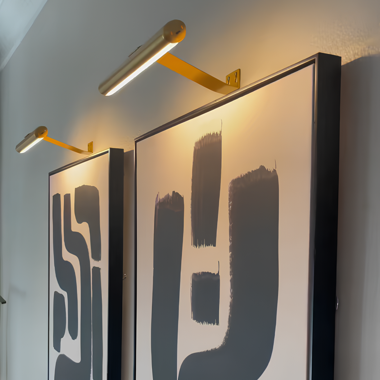 LumeArt | Stylish Adjustable Wireless Wall Lamp for Art Display 6