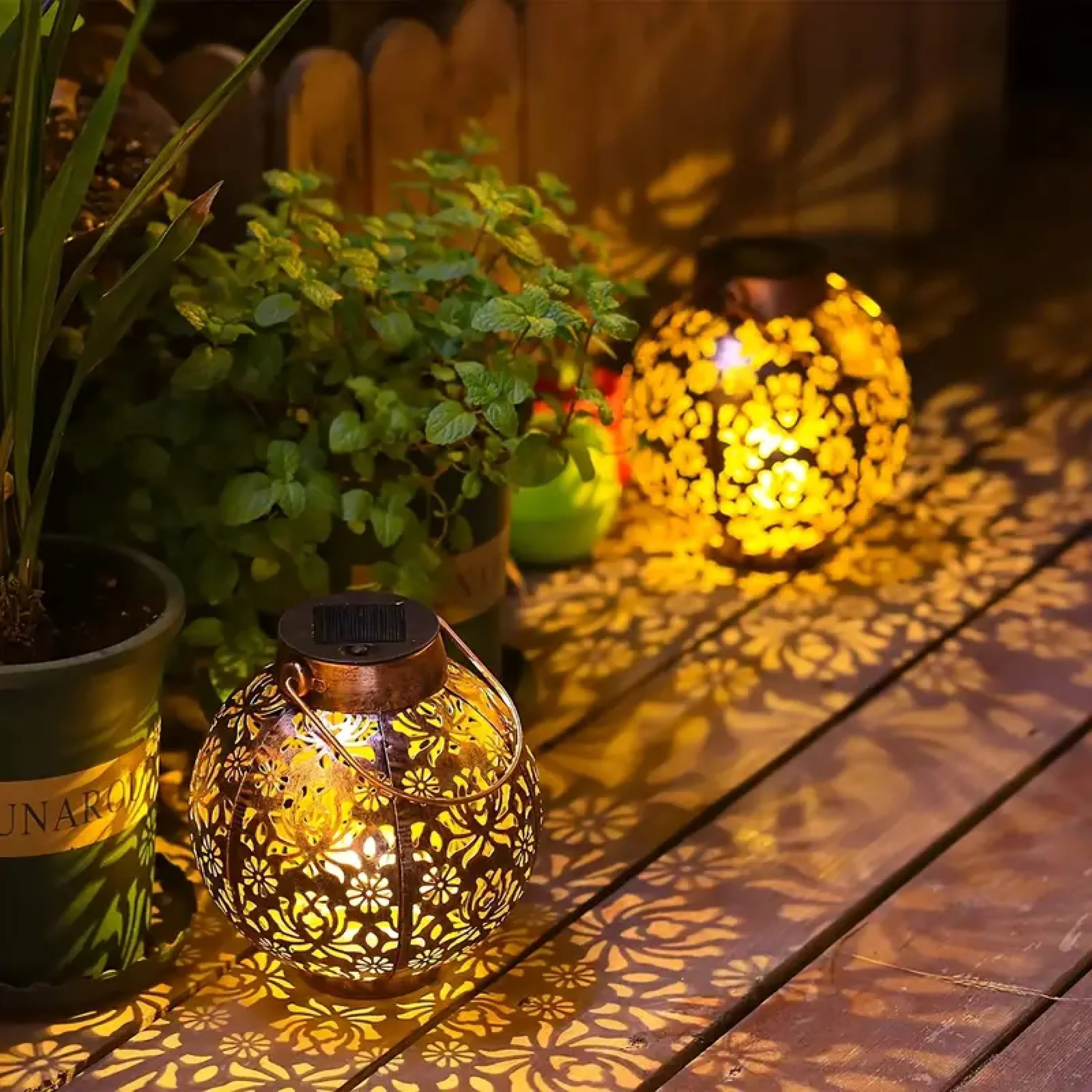LunaGlow | Elegant Retro Solar Garden Lamp for Enchanting Spaces 3
