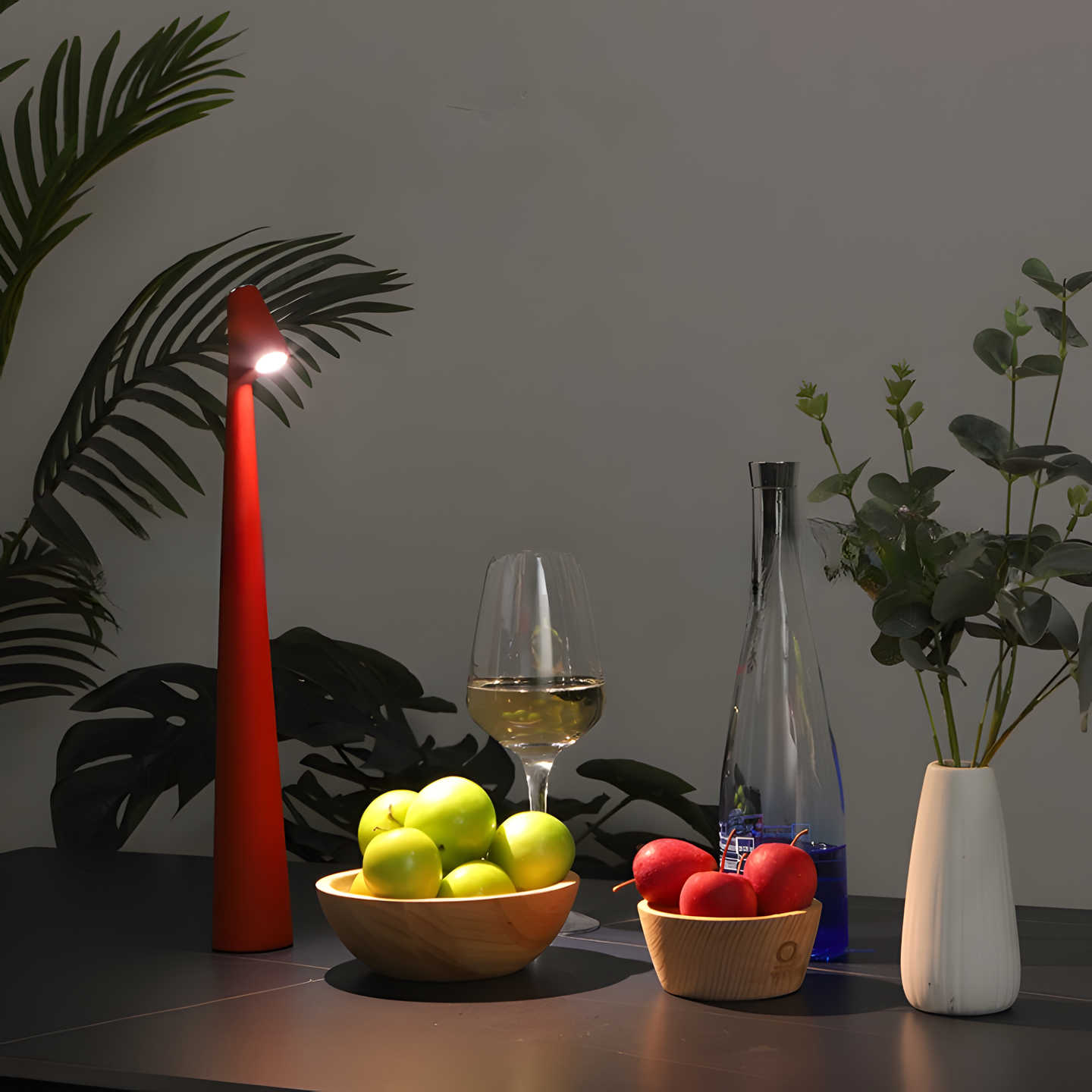 LunaSlim | Elegant Cordless Aluminum Table Lamp with Dimming Function 11