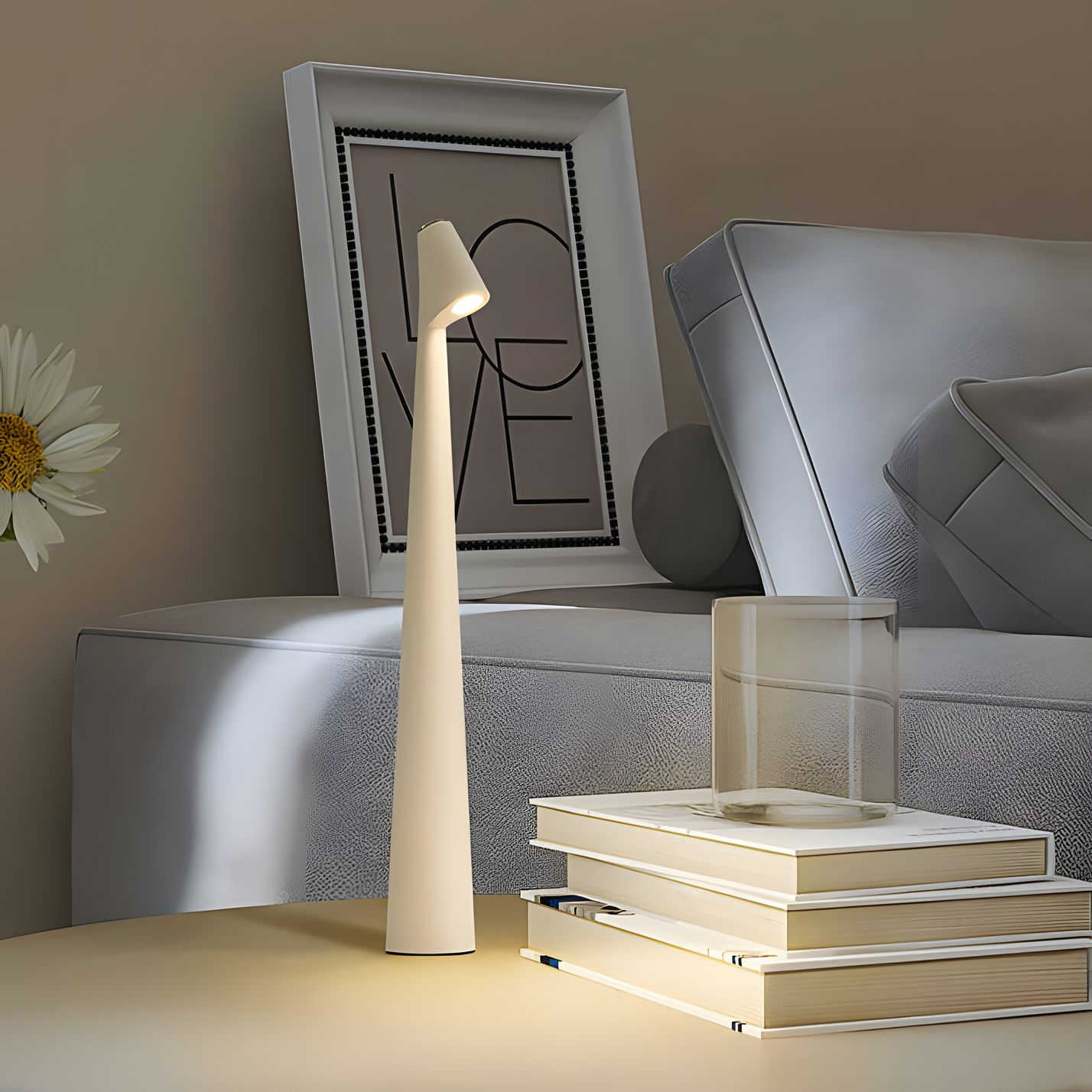 LunaSlim | Elegant Cordless Aluminum Table Lamp with Dimming Function 8