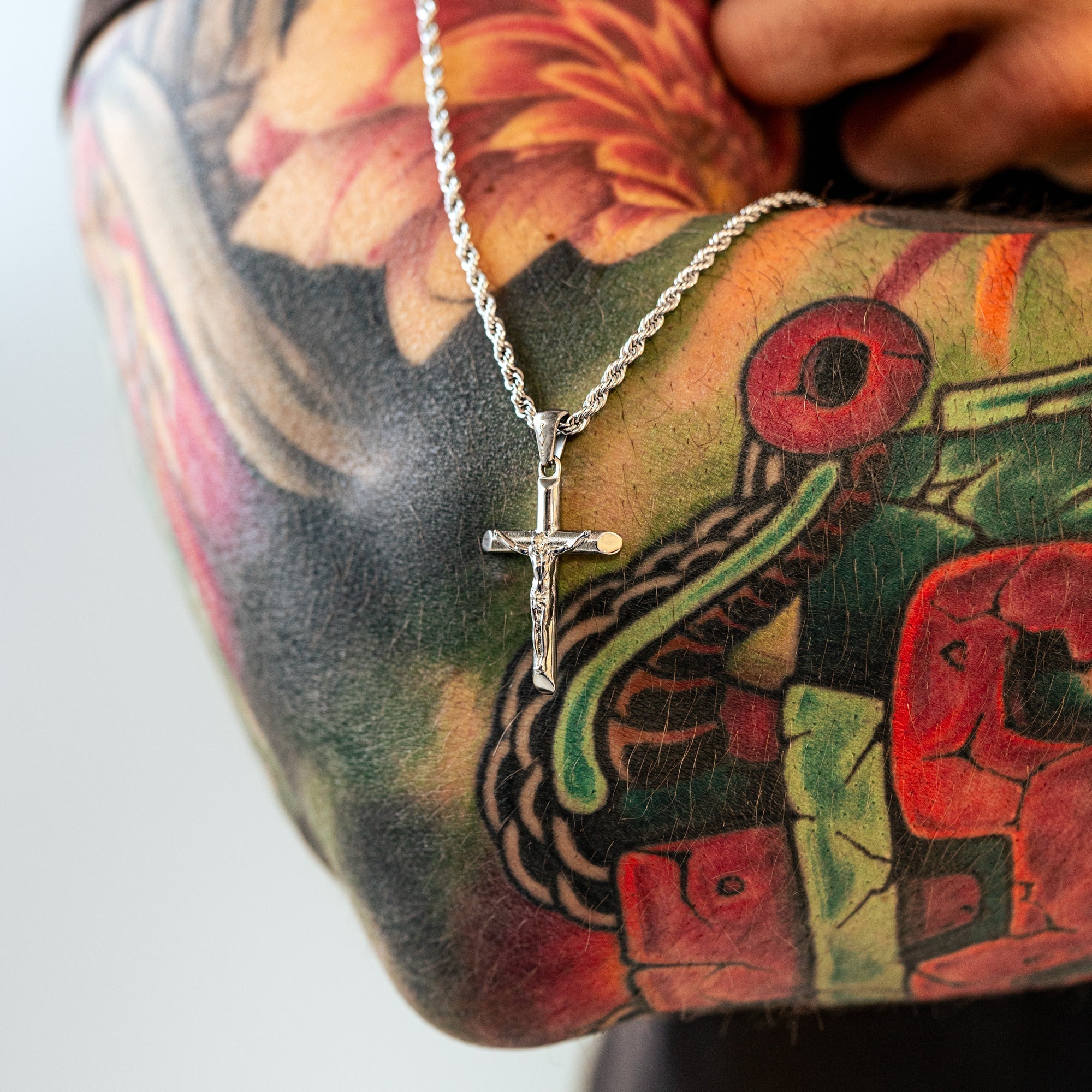 Salvator - Men's Cross Necklace in Stainless Steel