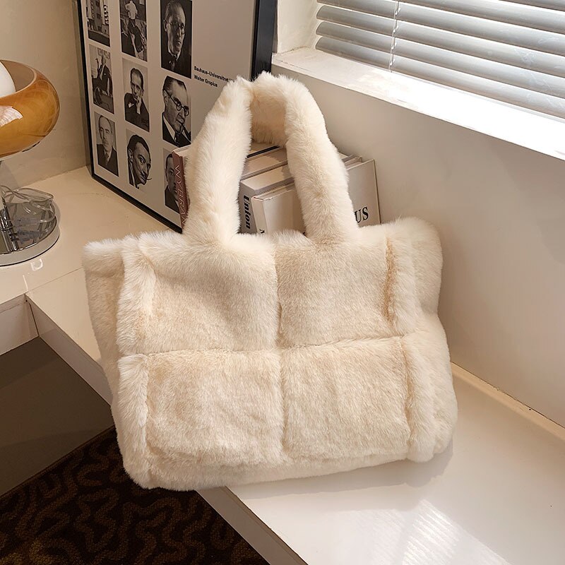 Pipa - Plush Winter Shoulder Bag