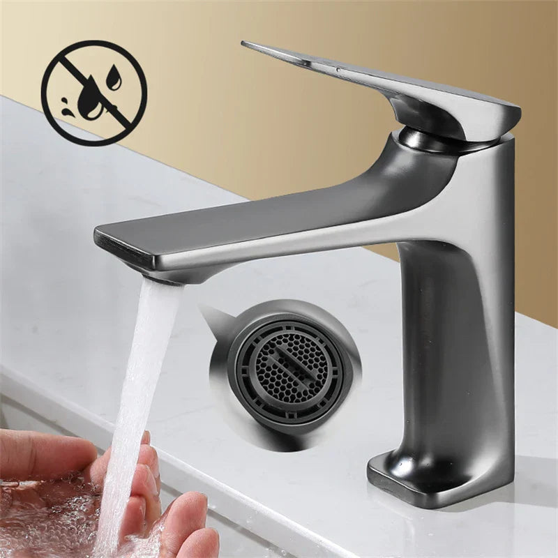 Classic Bathroom Faucet - Single-Handle Basin Mixer
