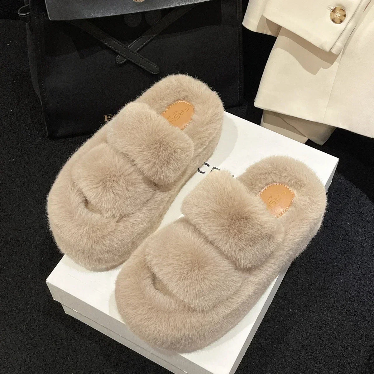 FluffSteps Plush Slippers - Ultimate Cosy Comfort