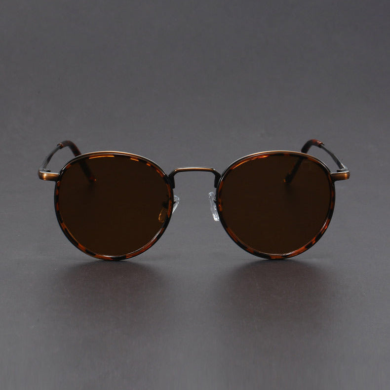 Stylish Lightweight Metal Sunglasses - Elegant UV Protection Shades for Everyday Wear 6