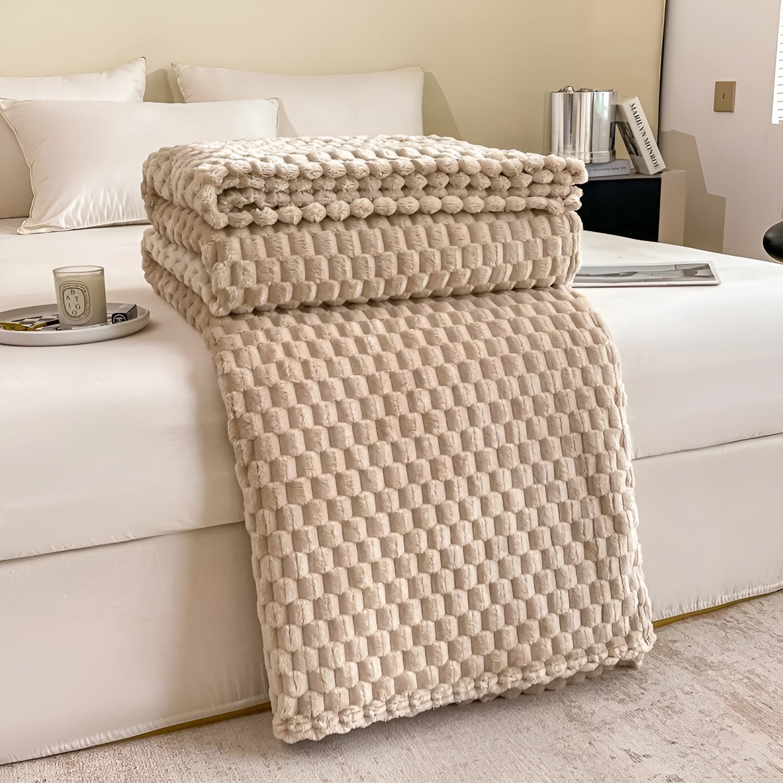WarmHaven Microfleece Blanket - Cozy & Stylish