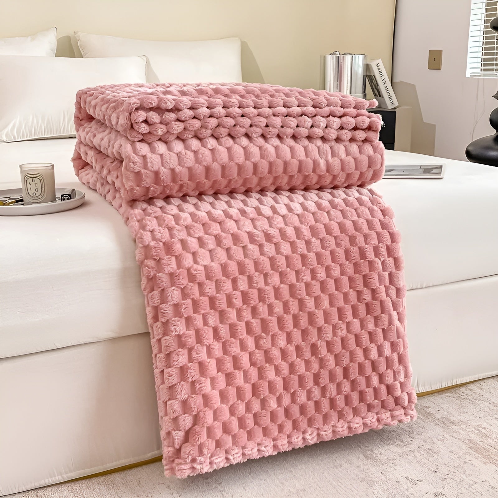 WarmHaven Microfleece Blanket - Cozy & Stylish