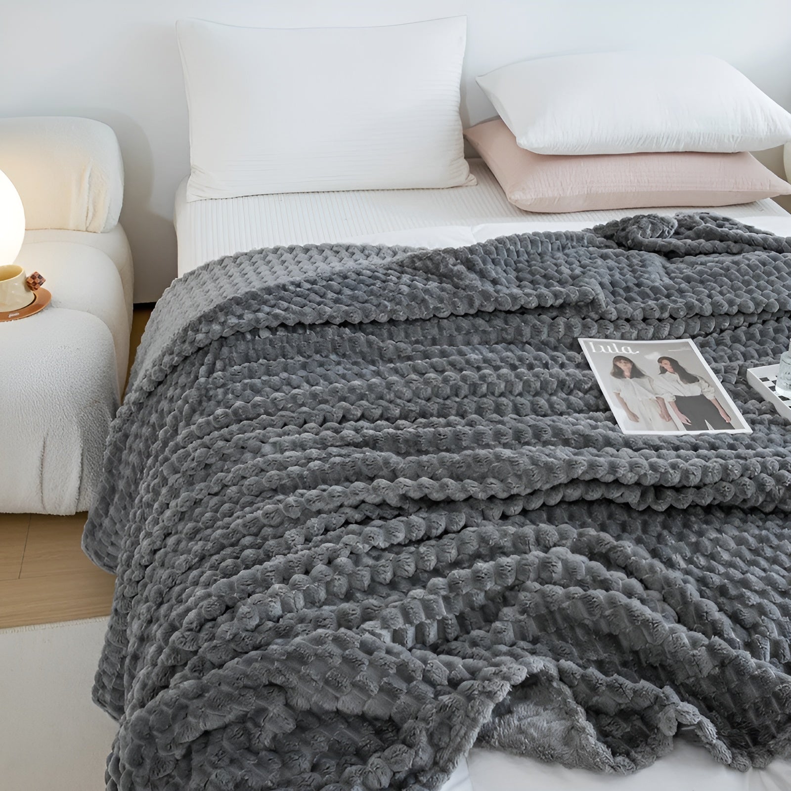 WarmHaven Microfleece Blanket - Cozy & Stylish