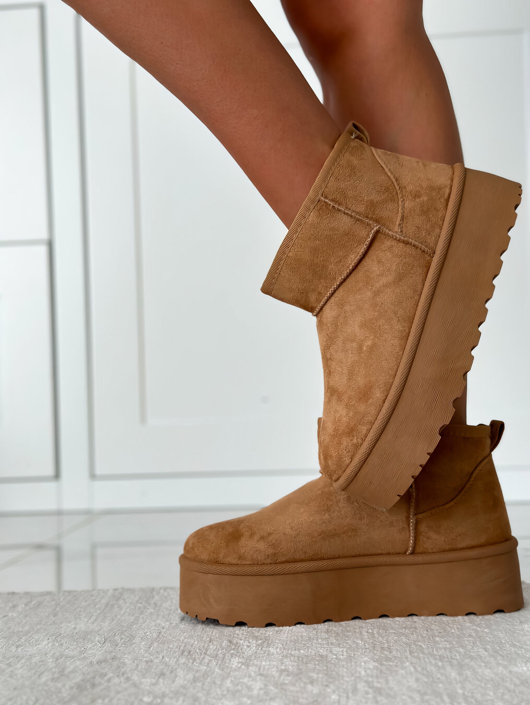 Women's Black Autumn Boots - Cozy and Stylish Footwear for Cold Weather 1