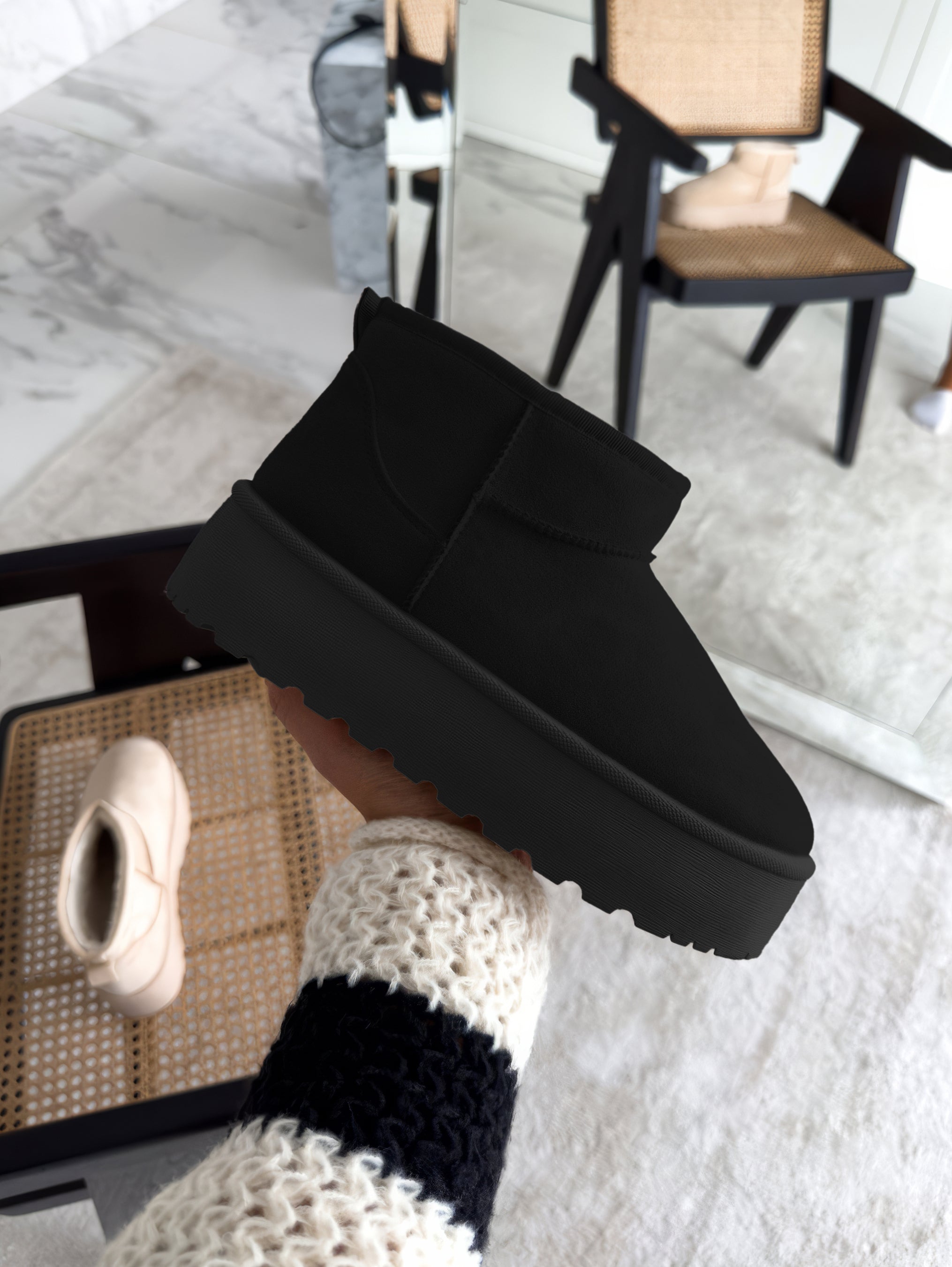 Women's Black Autumn Boots - Cozy and Stylish Footwear for Cold Weather 5