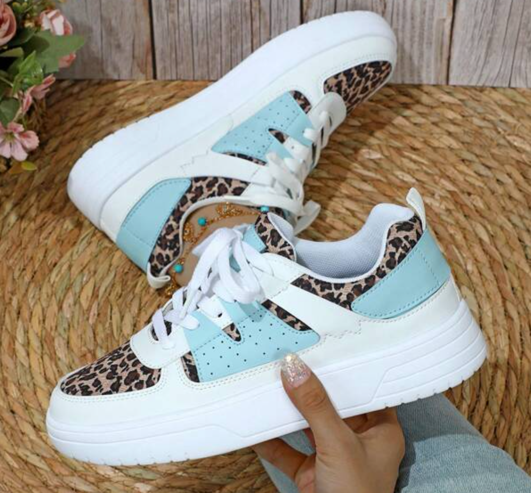 Women's Chic Slip On Sneakers - Stylish and Comfortable Footwear for Everyday Elegance 3
