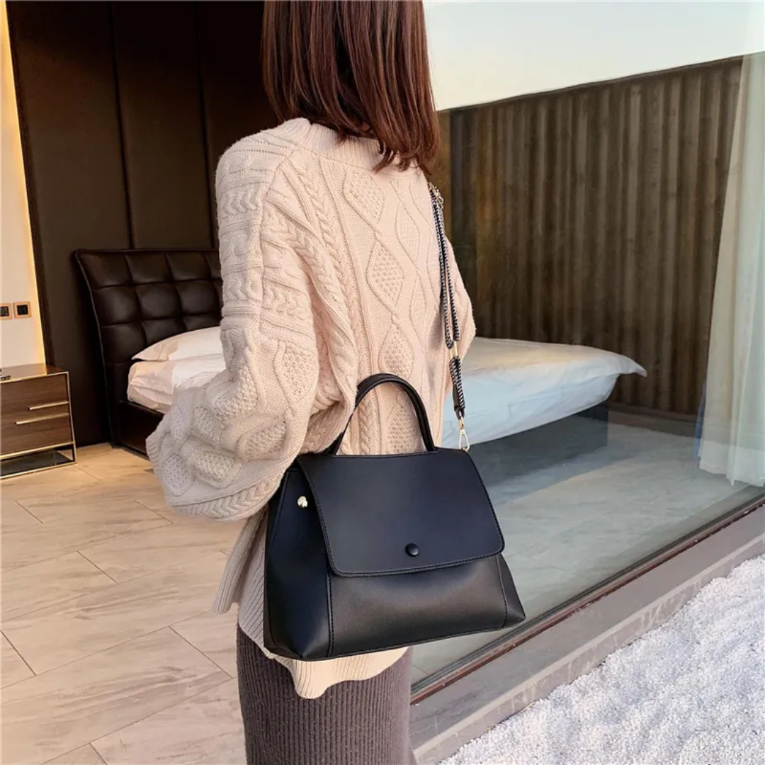 Karen Messenger - Fashionable Crossbody Shoulder Bag