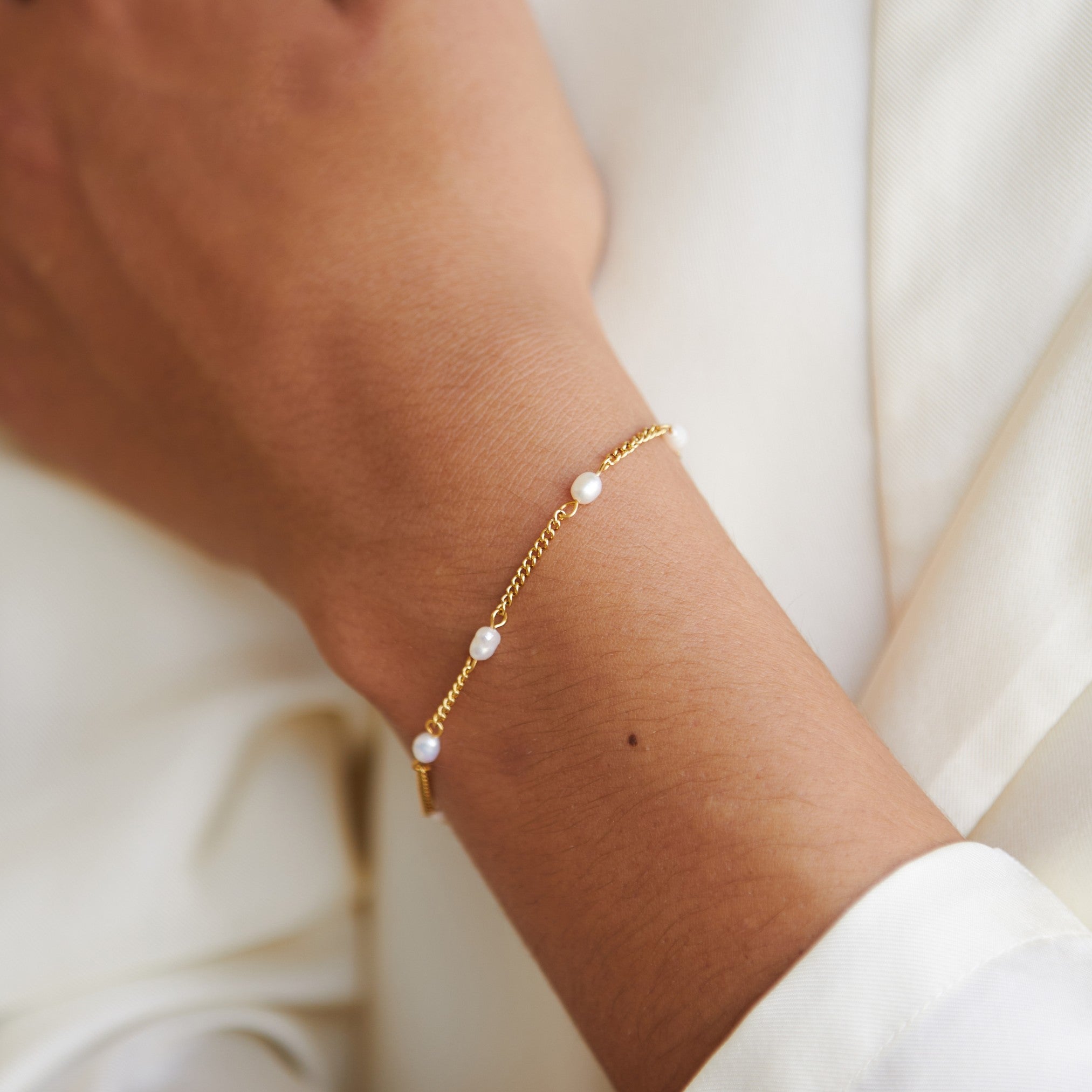Amara - Bracelet with Radiant Freshwater Pearls for Women