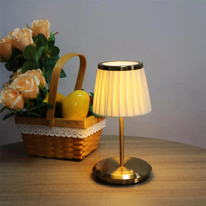 DreamDrape Gold Table Lamp - Flexible Glow