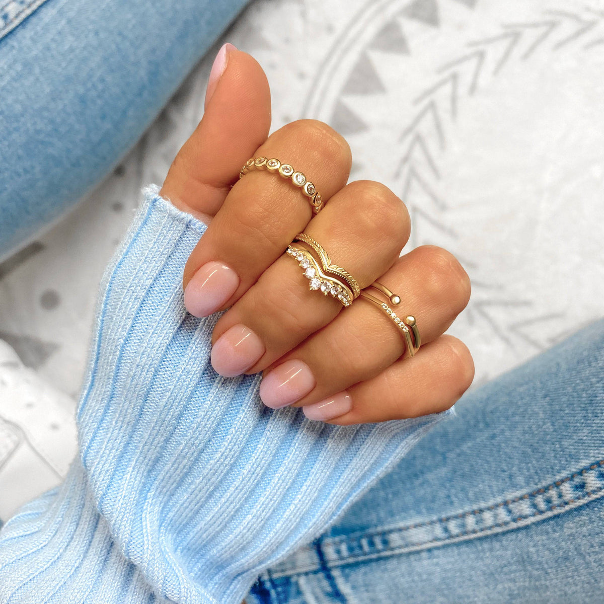 Vera Leaf Ring - Elegant V-Shape with Leaf Motif