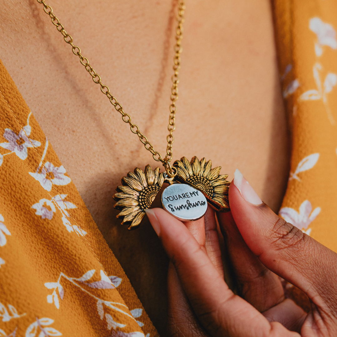 Solara - Sunflower Pendant Necklace for Women