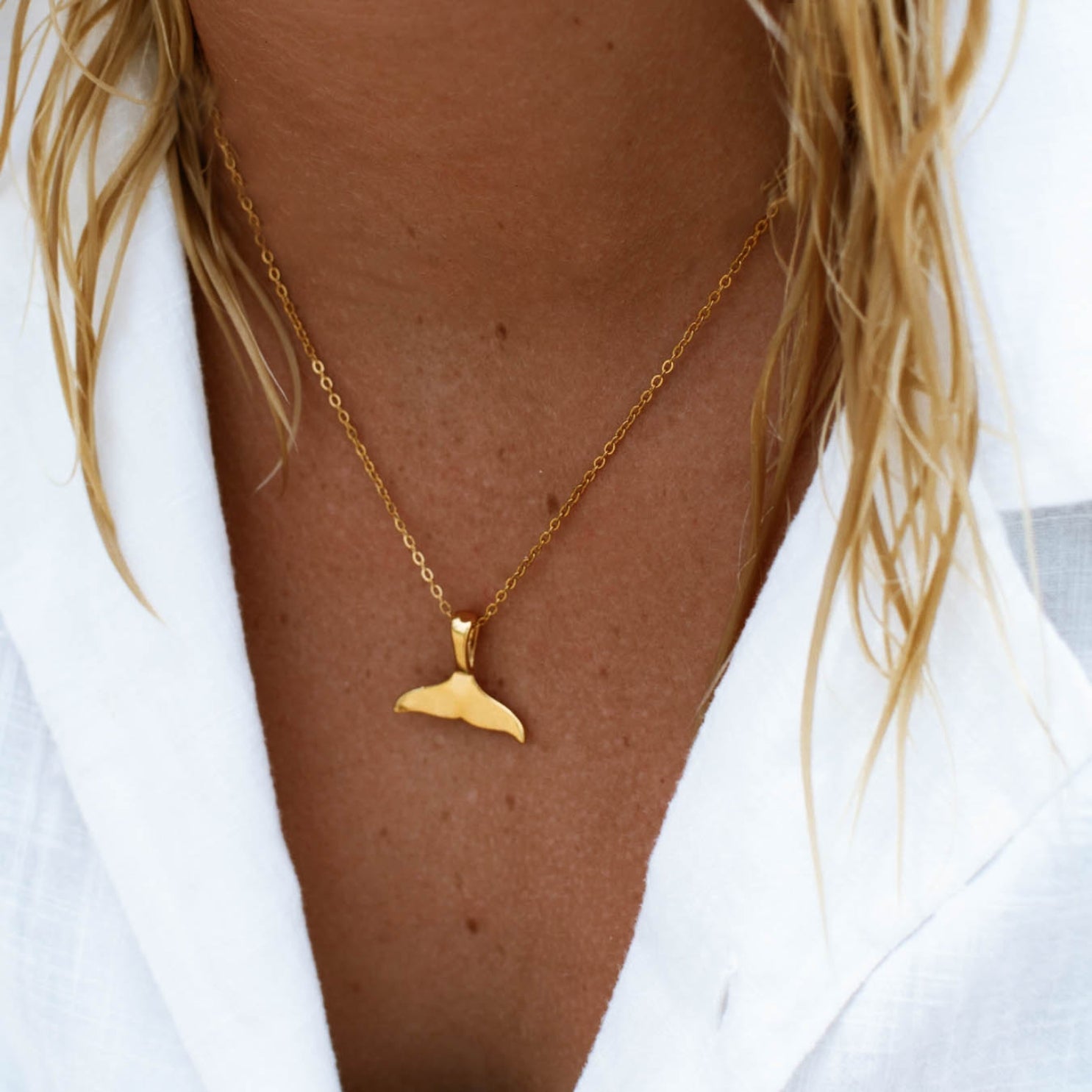 Elara Whale Tail Necklace - Elegant Ocean Pendant