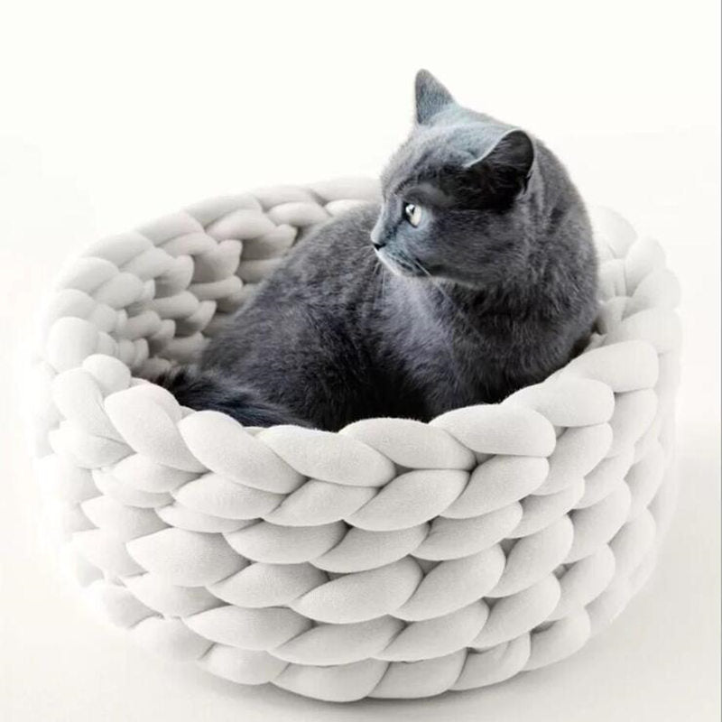 WoollyNest - Stylish Knitted Wool Pet Basket for Cats and Dogs