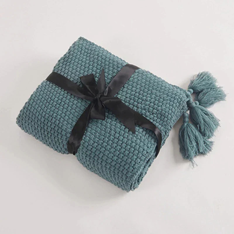 NordicCozy - Handwoven Wool Throw with Fringe