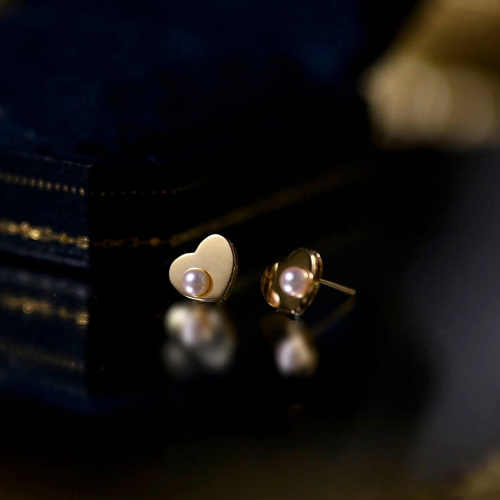 Amelie - Heart Pearl Stud Earrings for Women