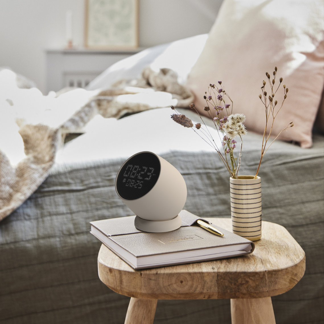 SmartWake - Wireless Alarm Clock with Touchscreen